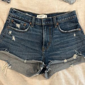 Abercrombie Curve Love Mid Rise Mom Short Sz 27